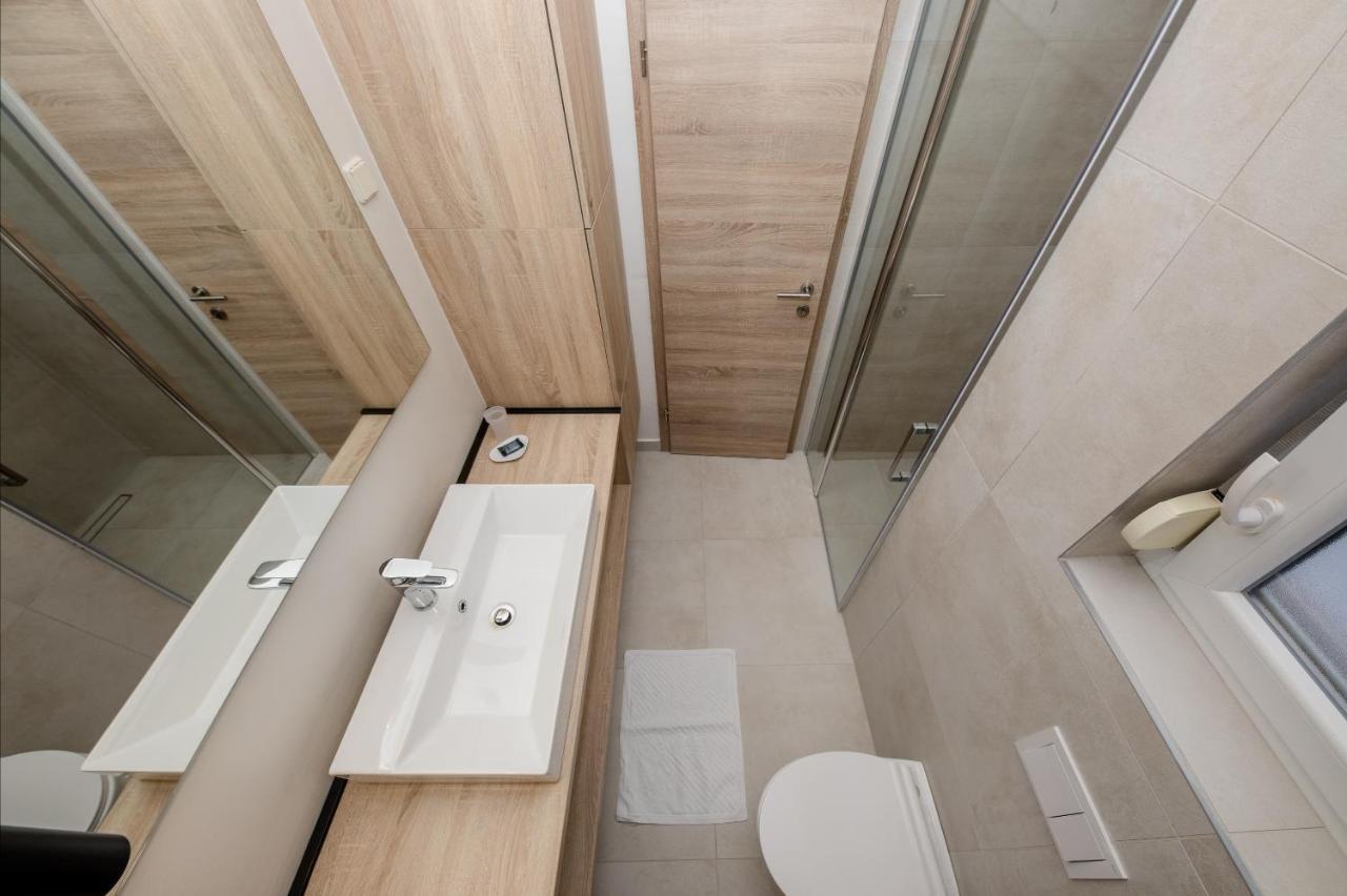 Luxury Suites Bellevue Lopar Exterior photo