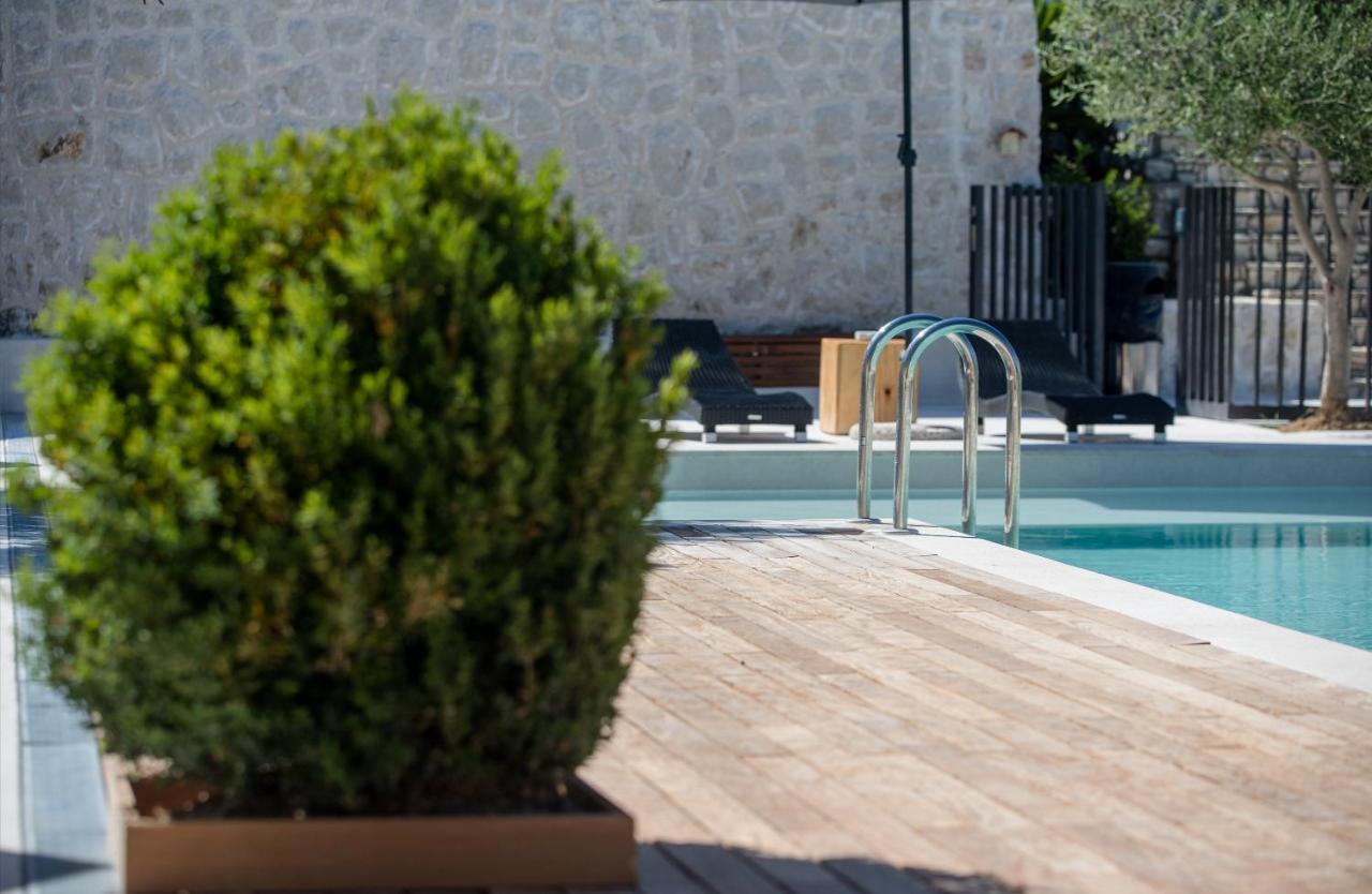 Luxury Suites Bellevue Lopar Exterior photo