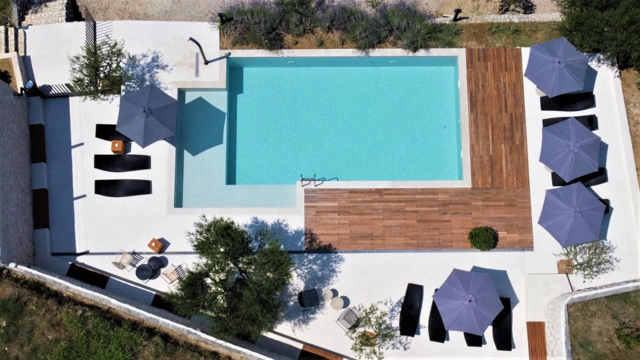 Luxury Suites Bellevue Lopar Exterior photo