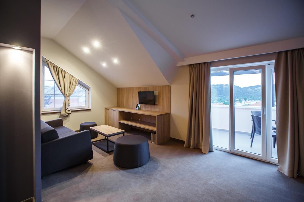 Luxury Suites Bellevue Lopar Exterior photo