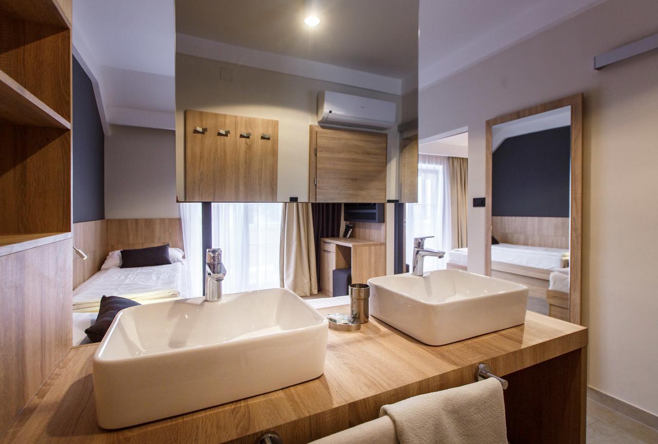 Luxury Suites Bellevue Lopar Exterior photo